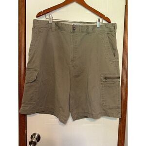 Columbia Green Cargo Shorts  Size 40